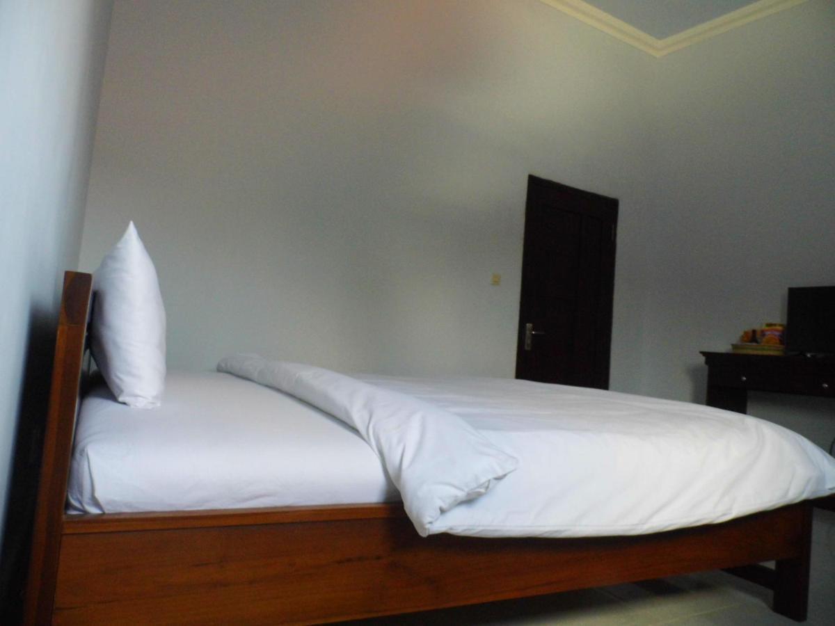 Hotel Ilhami Blitar Exterior foto